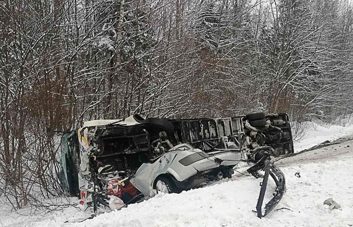 Пятеро россиян находятся в тяжелом состоянии после ДТП в Белоруссии