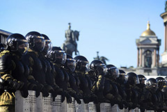 В Петербурге с 24 февраля 913 протестующих получили административные аресты