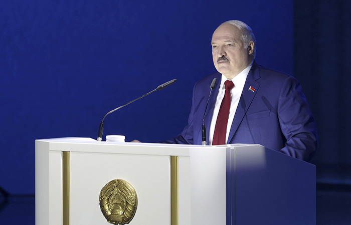 Лукашенко потребовал подключить Минск к переговорам Москвы и Киева