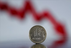 Рубль завершил неделю умеренным снижением к доллару и евро