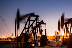 Нефть завершает неделю сильнейшим падением за два года