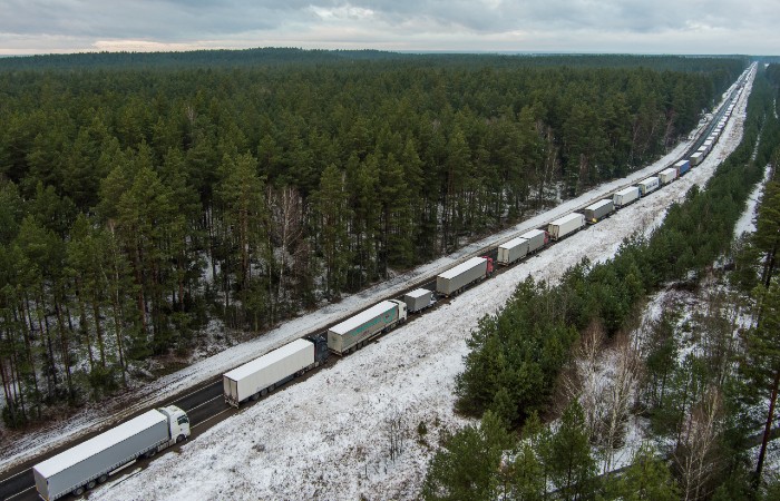 Латвия не пропустила 152 фуры из РФ и Белоруссии из-за новых санкций ЕС