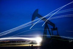 Нефть подешевела более чем на 2% после недельного падения накануне