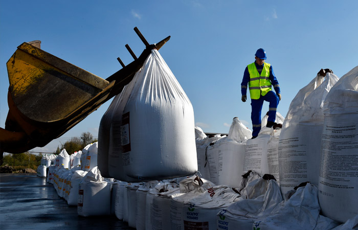 Удобрения протискиваются на экспорт. Обзор