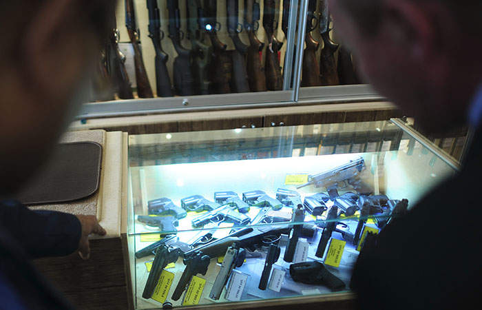 Главный нарколог Минздрава объяснил сложности с получением лицензий на оружие