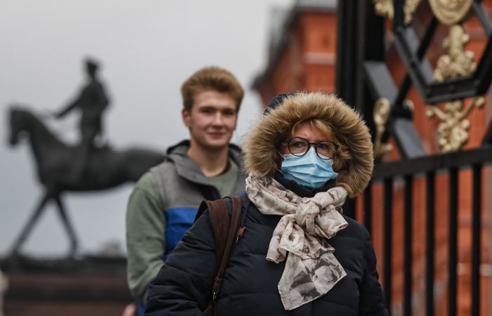 Около 40% россиян продолжают считать COVID-19 серьезной проблемой