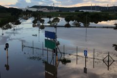 Более 300 человек стали жертвами наводнения в Южной Африке