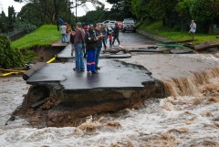 Число жертв наводнения в ЮАР приблизилось к 400