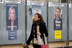 "Непокоренная Франция" сообщила о планах трети избирателей голосовать за Макрона