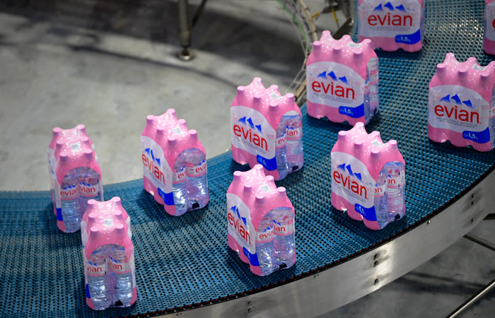 Danone прекратила импорт в РФ продукции брендов evian и Alpro