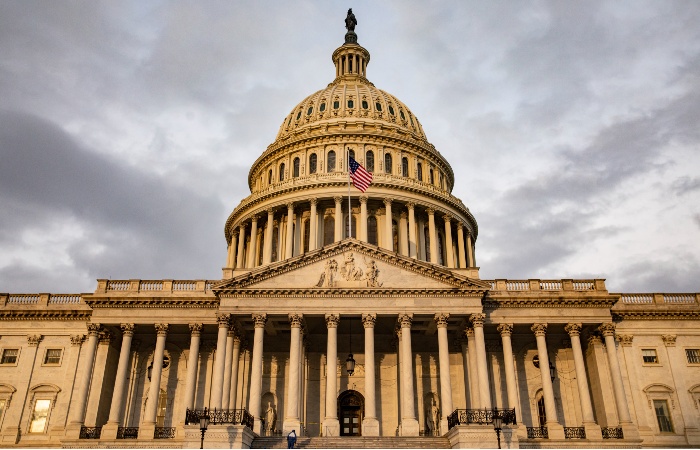 Полиция Вашингтона приказала эвакуировать Капитолий из-за вероятной угрозы от самолета