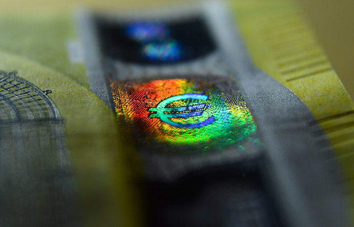 SWIFT отметил падение доли евро в международных расчетах до минимума с июня 2020 г.