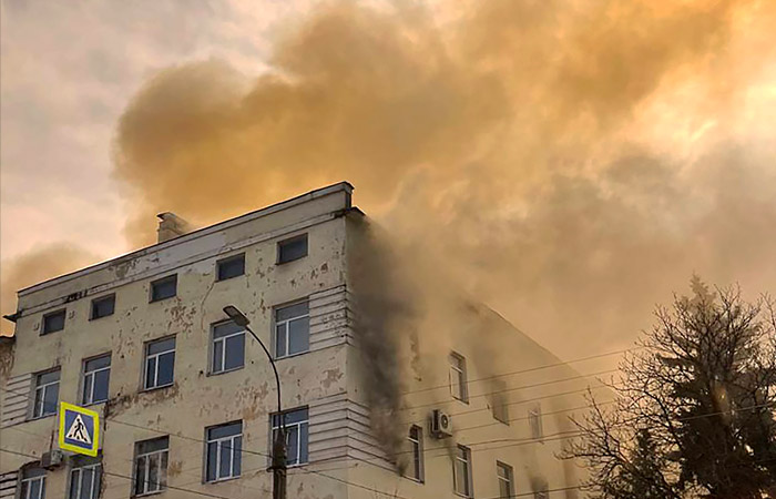 Источник сообщил о двоих погибших при пожаре в институте Минобороны в Твери