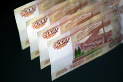 Рубль закрыл торги четверга заметным повышением к доллару и евро