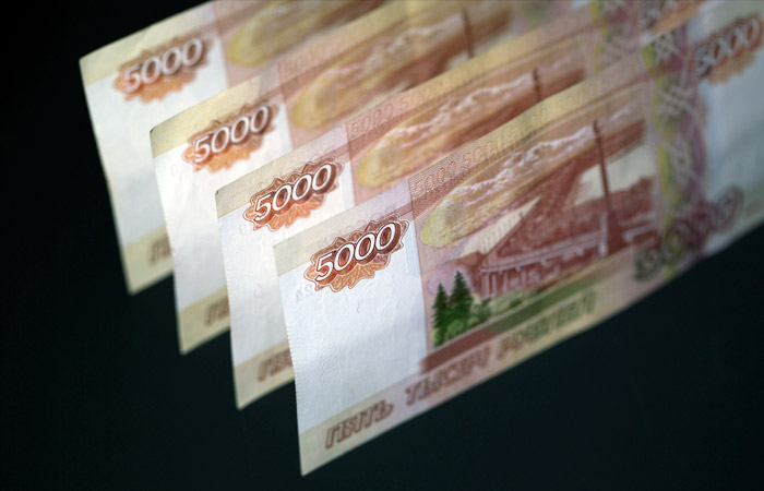 Рубль закрыл торги четверга заметным повышением к доллару и евро