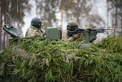 Великобритания обучает украинских военных использованию британской бронетехники