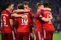 "Бавария" в десятый раз подряд выиграла чемпионат Германии по футболу
