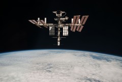 МКС проведет в субботу внеплановый маневр уклонения от космического мусора
