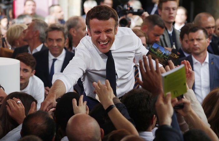 По подсчетам экзит-поллов Макрон лидирует на выборах Франции