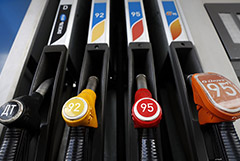 Цены на топливо на заправках Москвы замерли после незначительного снижения