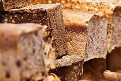 Торговая наценка на хлеб "первой цены" в федеральных сетях РФ приближена к нулю