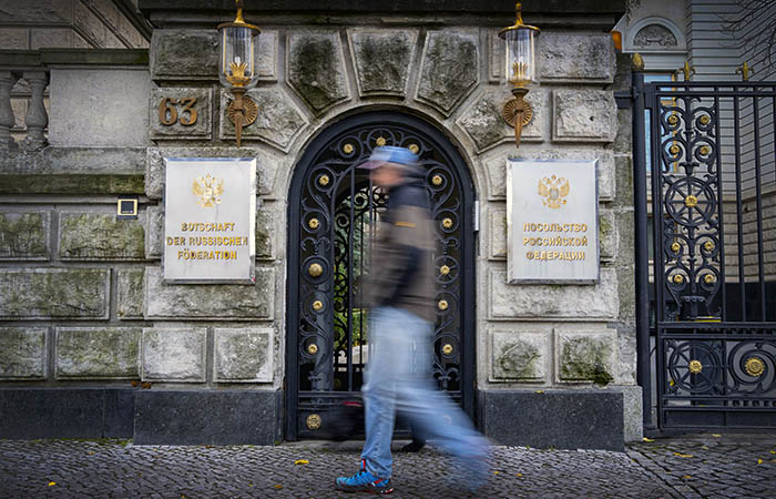 МИД ФРГ объявил 40 российских дипломатов "нежелательными лицами" в Германии