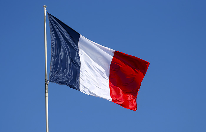 Франция решила выслать около 30 российских дипломатов