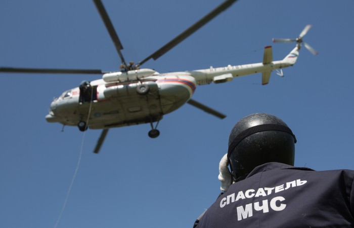 Вертолет МЧС вылетел на помощь экипажу судна "Григорий Ловцов"