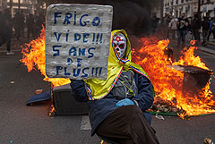 В Париже произошли столкновения демонстрантов с полицией