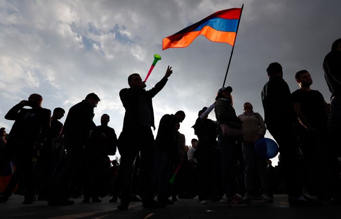 Оппозиция с утра перекрыла дороги в Ереване, требуя отставки Пашиняна