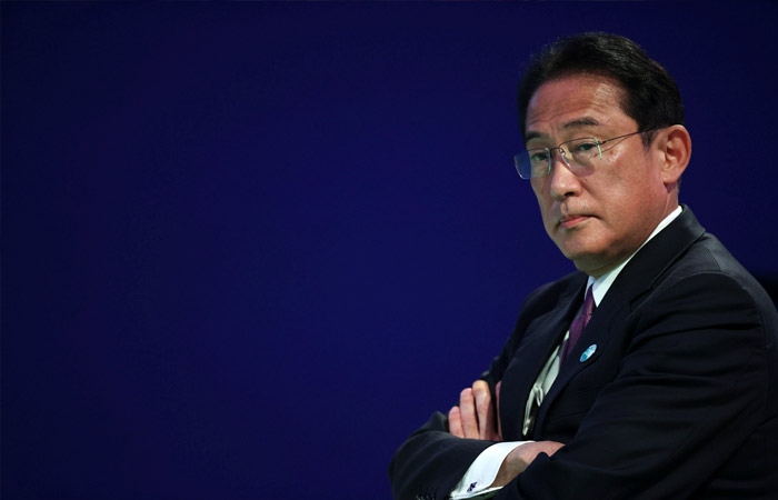 Премьеру и главе МИД Японии запретили въезд в Россию