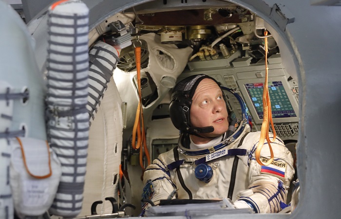 Командование МКС в среду перейдет к российскому космонавту Артемьеву