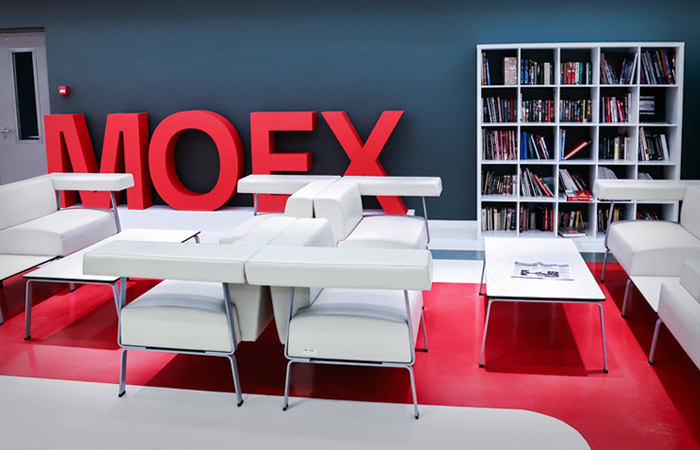 Великобритания отозвала у МосБиржи статус "признанной"