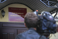 Басманный суд попросили заочно арестовать Александра Невзорова