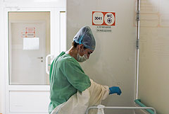 Число госпитализаций с COVID-19 снизилось в РФ за сутки почти на 50%