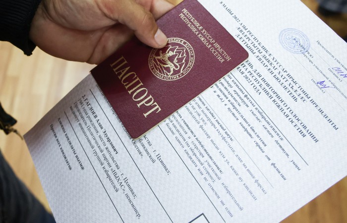 В ЦИК Южной Осетии приступили к подсчету голосов на выборах президента