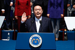 Глава Южной Кореи пообещал КНДР помощь в укреплении экономики при ее денуклеаризации