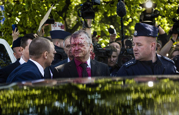 Россия потребовала от Польши извинений за инцидент с послом в Варшаве