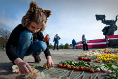 В Латвии завели дела на пришедших к памятнику Освободителям Риги