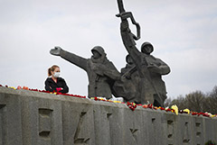 Рижская дума постановила снести памятник советским воинам