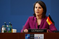 Бербок сообщила об участии во встрече глав МИД НАТО коллег из Финляндии и Швеции