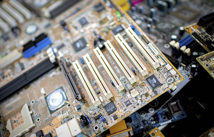 "Ъ" узнал о возможном введении утильсбора на электронику для развития отрасли