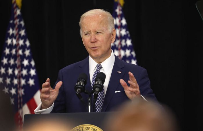 Байден пообещал передать Украине артиллерию и радары