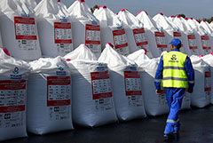 Экспорт удобрений из России в апреле упал на 11%