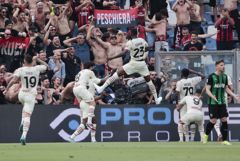 "Милан" спустя 11 лет вернул звание чемпиона Италии по футболу