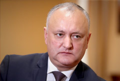 Додона увезли в СИЗО молдавского антикоррупционного центра