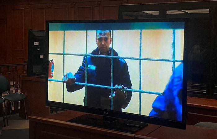 Приговор Навальному по делу о мошенничестве и неуважении к суду оставлен в силе