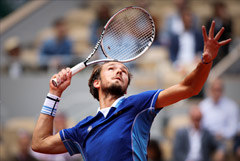 Медведев вышел в третий круг Открытого чемпионата Франции