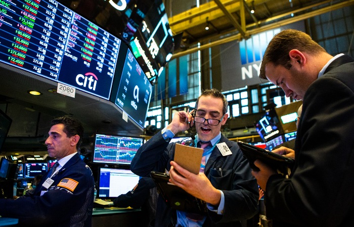 Индексы США выросли после подъема акций потребительских и технологических компаний