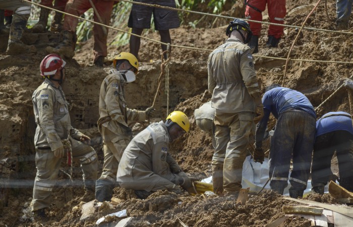 Из-за дождей на северо-востоке Бразилии погибли более тридцати человек